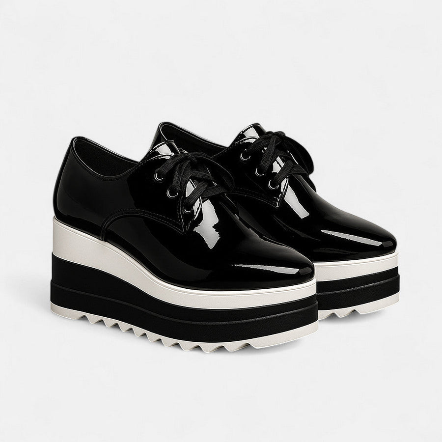20250904_2252_LuxuryShoeShowcase_remix_01k4b7y9h6fq1rcjs7hrjdktch.jpg