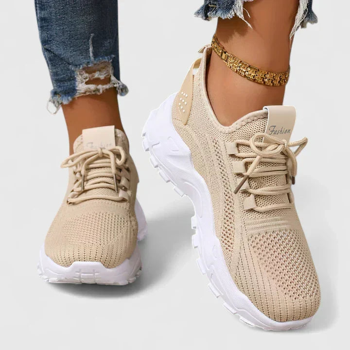 OrthoVogue__-_Orthopedische__comfortabele_en_stijlvolle_sneakers_0_720x-Photoroom.webp