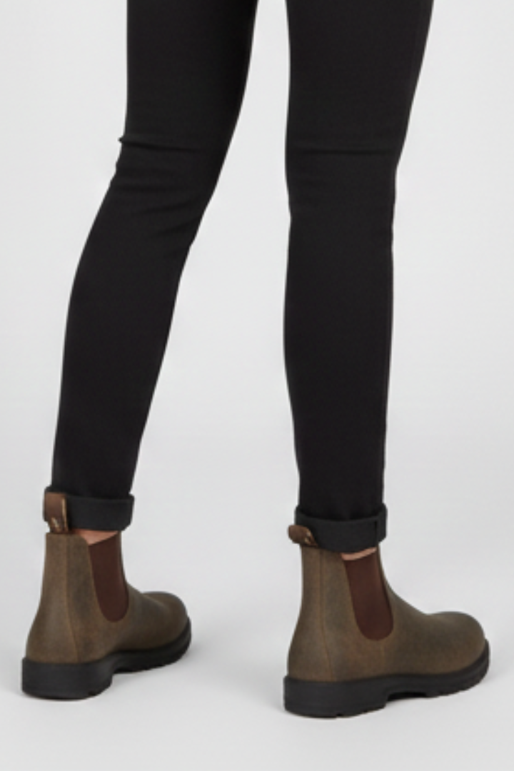Women_sChelseaBootswithElasticPanelsandPullTabs_4.png