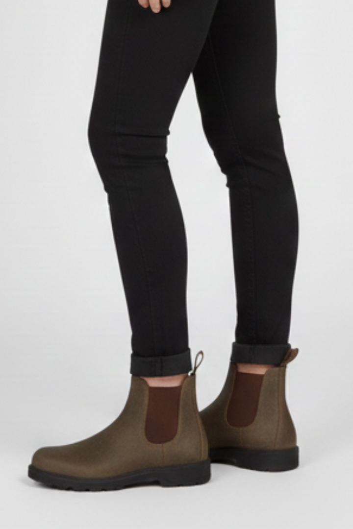 Women_sChelseaBootswithElasticPanelsandPullTabs_5.png