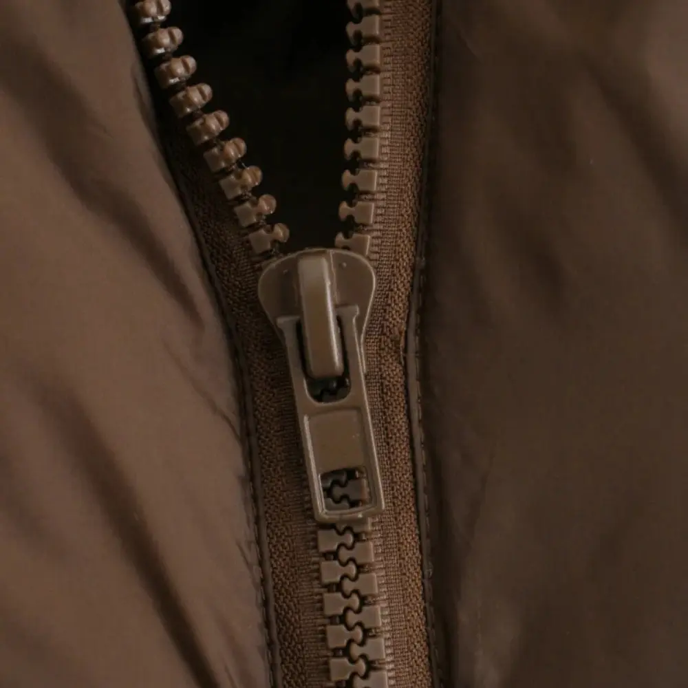 Womens-Puffer-Vest-Cropped-with-Stand-Collar-Sleeveless-3.png