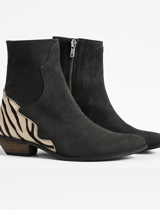 womens-chelsea-boots-with-side-zip-ankle-7.png